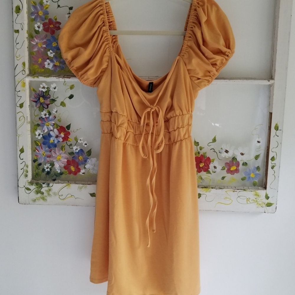 NWOT Beautiful Ruched Milkmaid Dress  Size 10 Orange